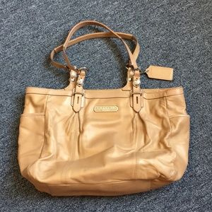 Camel Coach purse